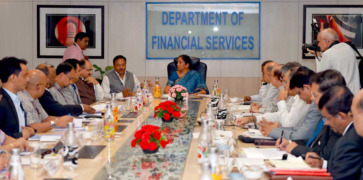 वित्‍त मंत्री ने सार्वजनिक क्षेत्रों के बैकों के कामकाज की स... - CG Sandesh