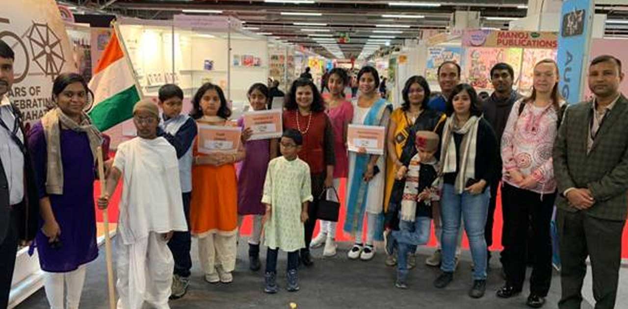 फ्रैंकफर्ट अंतरराष्‍ट्रीय पुस्‍तक मेले के इंडिया पैवेलियन मे... - CG Sandesh
