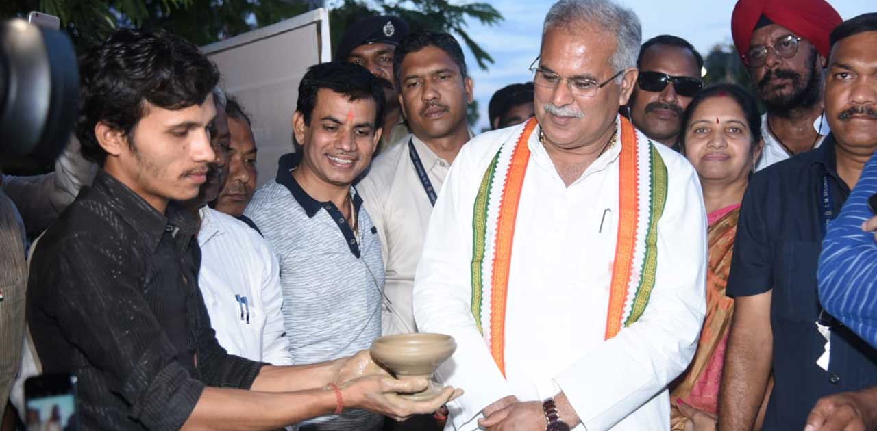 इस दीवाली गौठान के गोबर के दीयों से  रोशन होगा मुख्यमंत्री न... - CG Sandesh