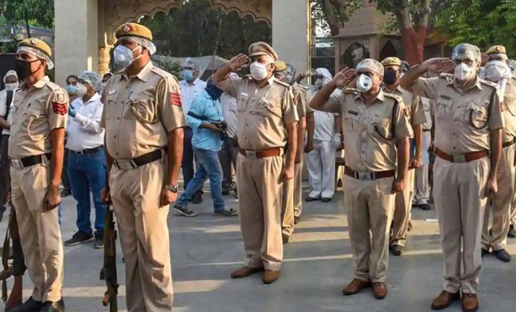 73 प्रतिशत पुलिसकर्मी ‘बीमार’ हैं, 37 फीसदी को समान वेतन पर ... - CG Sandesh