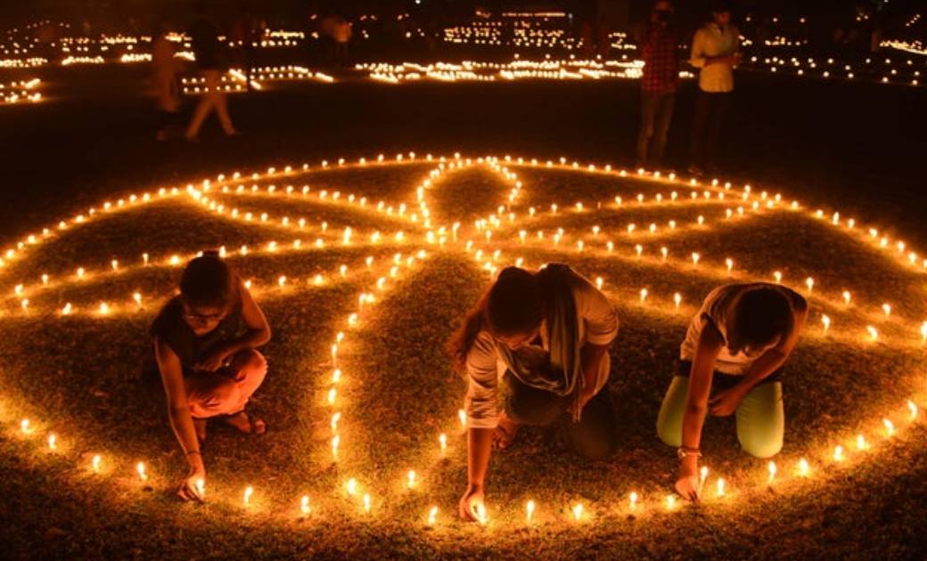 प्रतिबंध के बाद भी जमकर फोड़े पटाखे, लोगों ने धूमधाम से मनाई... - CG Sandesh