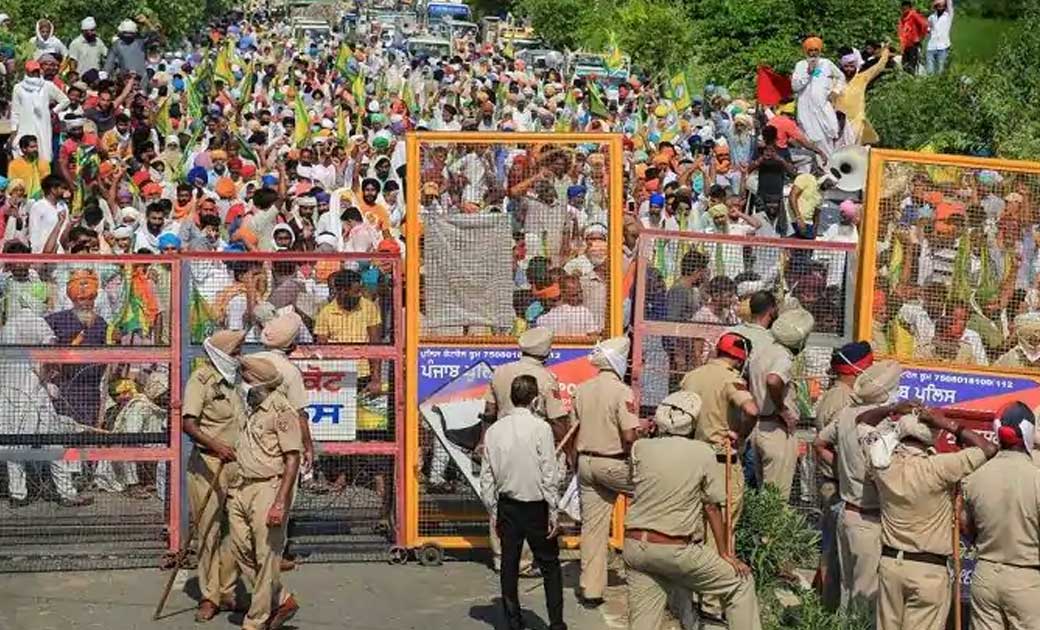 किसान आंदोलन का 16 वां दिन, सिंघू बॉर्डर पर तैनात दो IPS अफस... - CG Sandesh