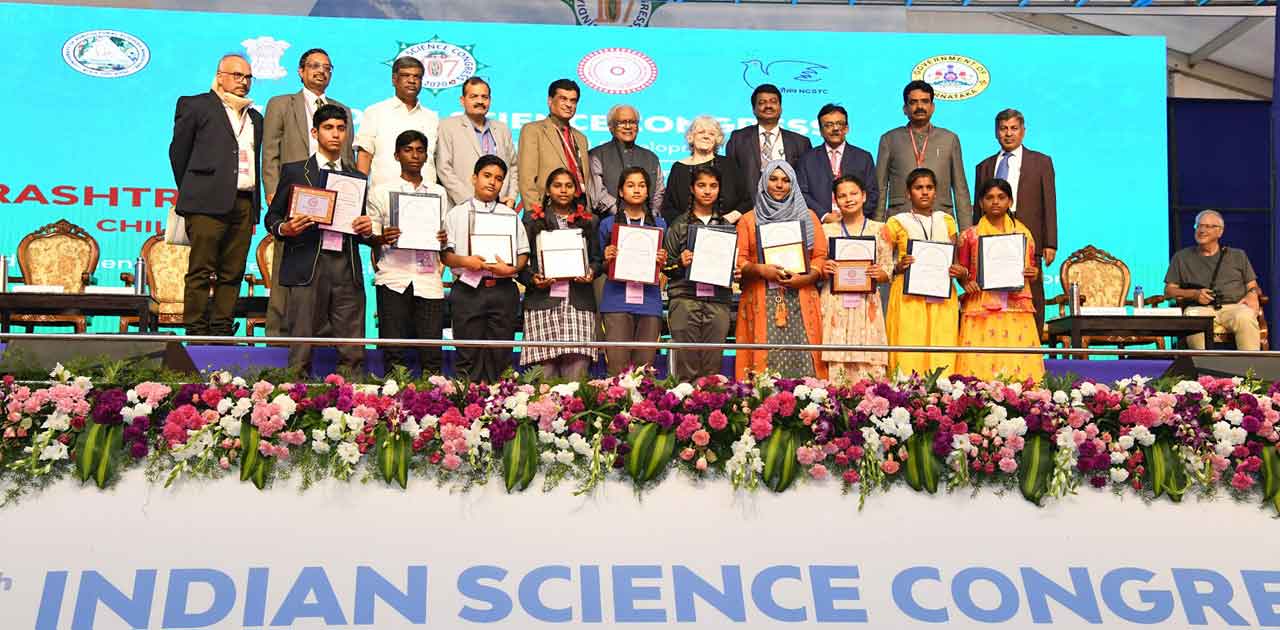 10 मेधावी छात्रों को इन्फोसिस आईएससीए ट्रैवल अवार्ड 2020 प्र... - CG Sandesh