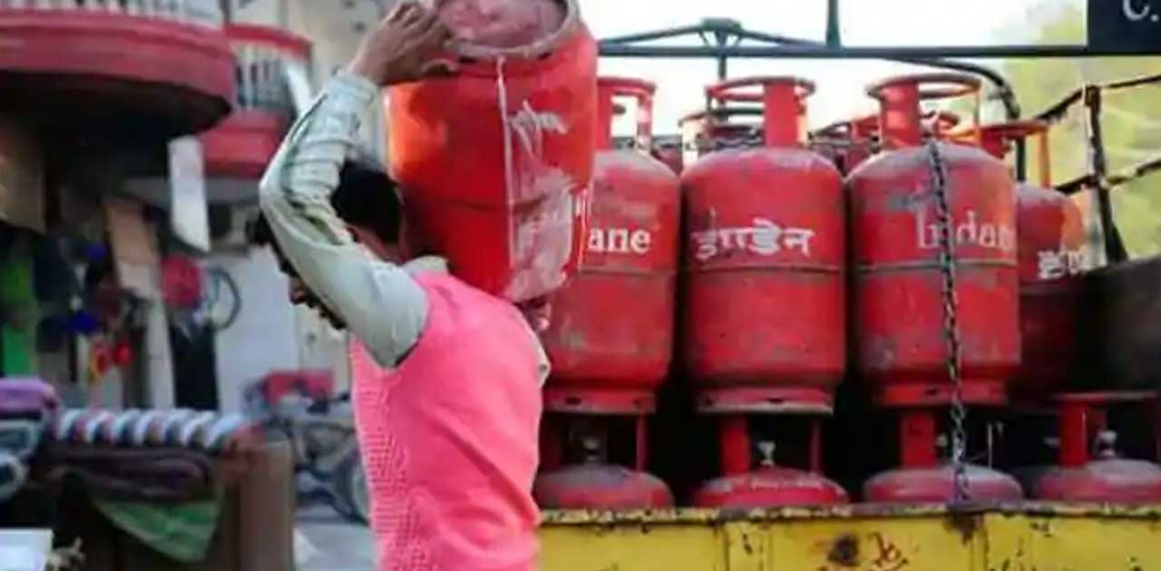 प्रधानमंत्री उज्ज्वला योजना के लाभार्थियों को फ्री सिलेंडर क... - CG Sandesh