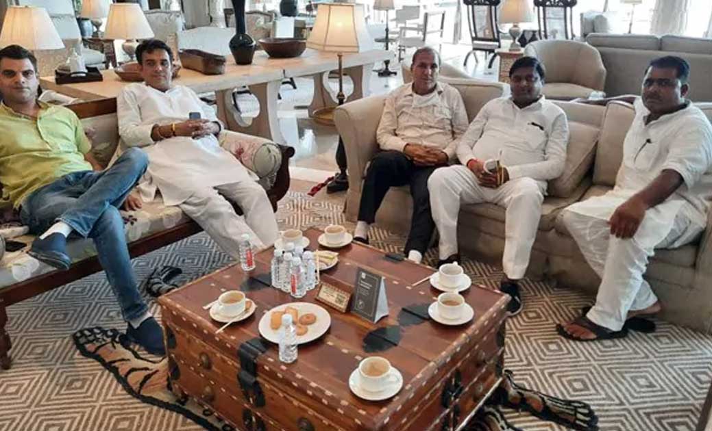 राजस्थान का संकट निपटाने को कांग्रेस ने गहलोत, पायलट के साथ ... - CG Sandesh