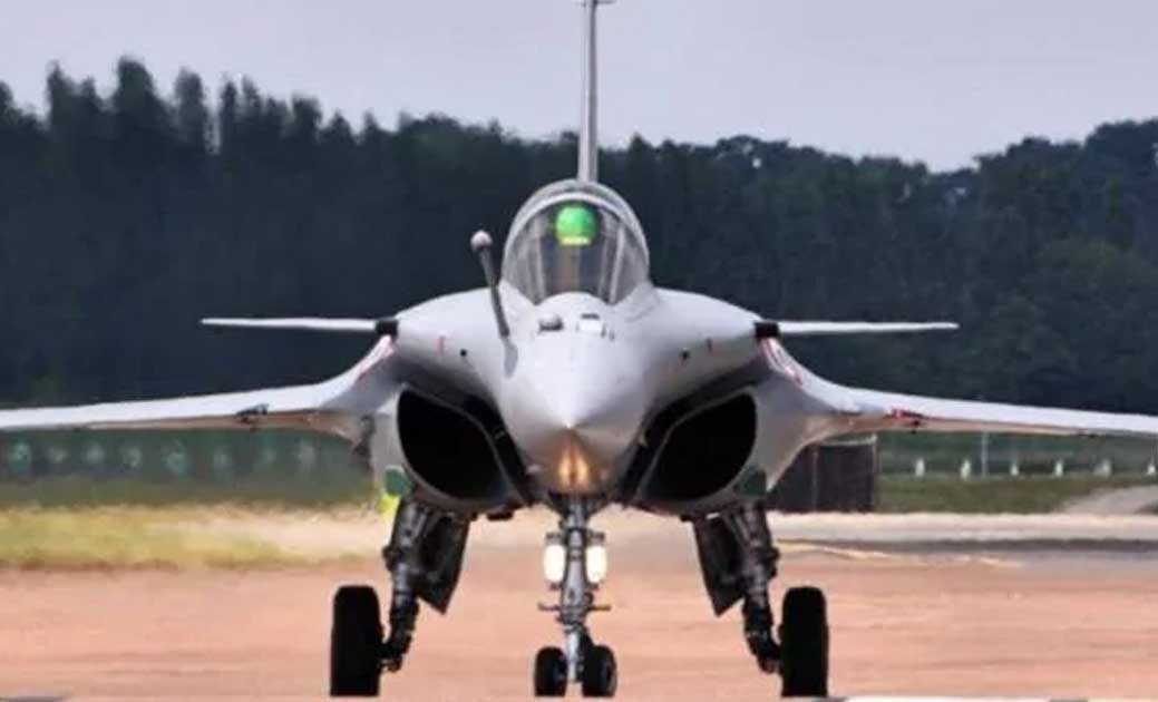 राफेल लड़ाकू विमान की पहली खेप के पांच जहाज फ्रांस से भारत क... - CG Sandesh