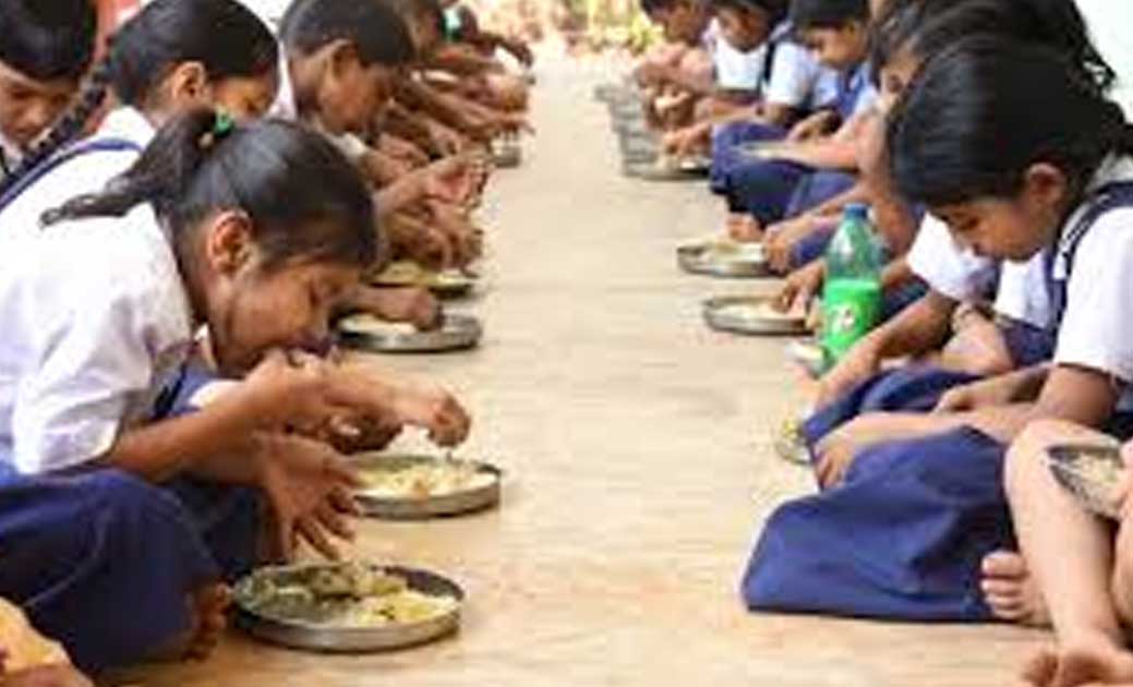 नयी शिक्षा नीति में मध्याह्न भोजन के साथ स्कूली बच्चों को ना... - CG Sandesh