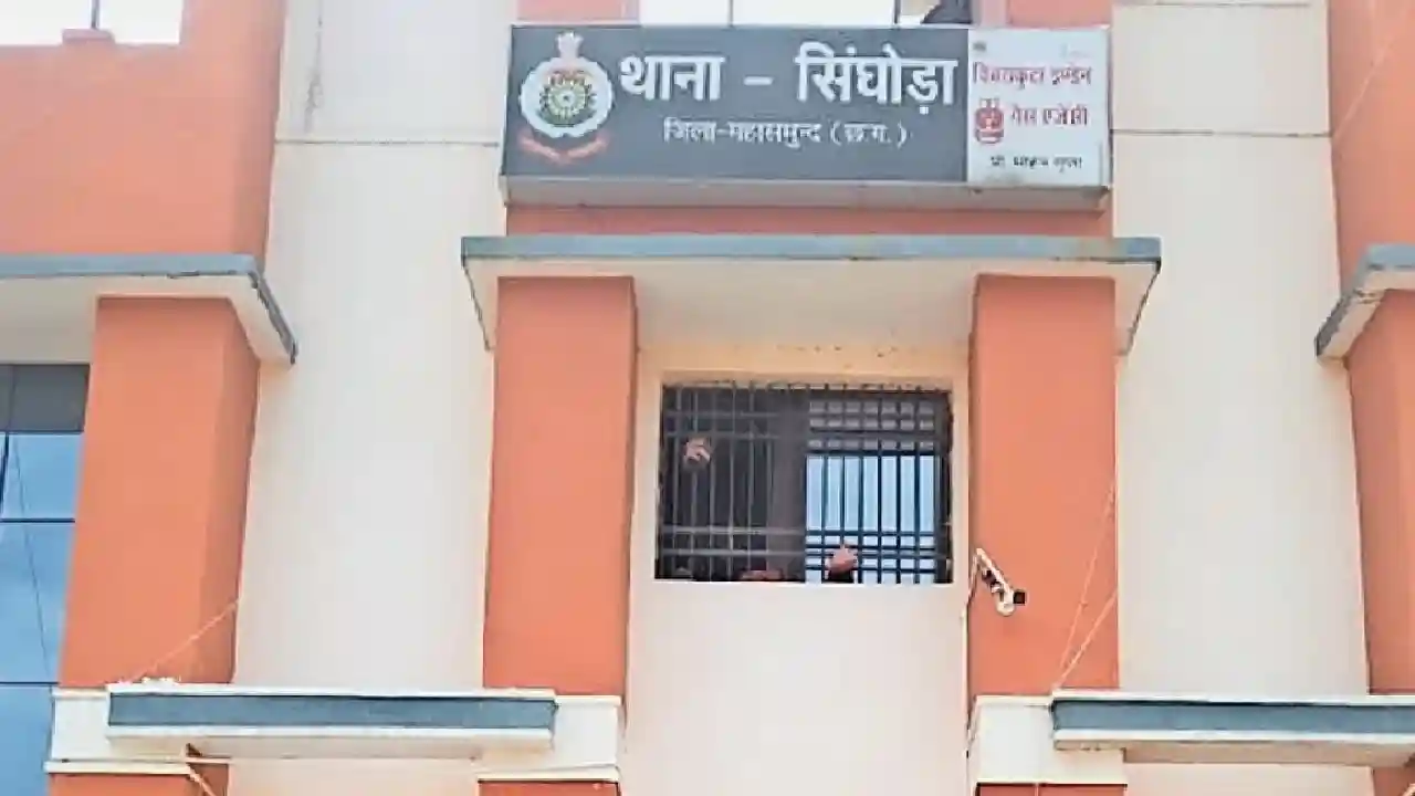 सिंघोड़ा : हादसे के बाद बेहोश पड़े थे महिला-पुरुष और बच्चा, पा... - CG Sandesh