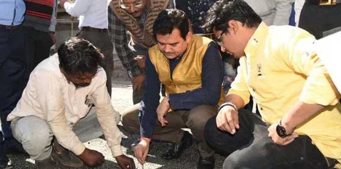बिलासपुर - गुणवत्ता की जांच में सड़क की थिकनेस 55 एमएम  की जग... - CG Sandesh