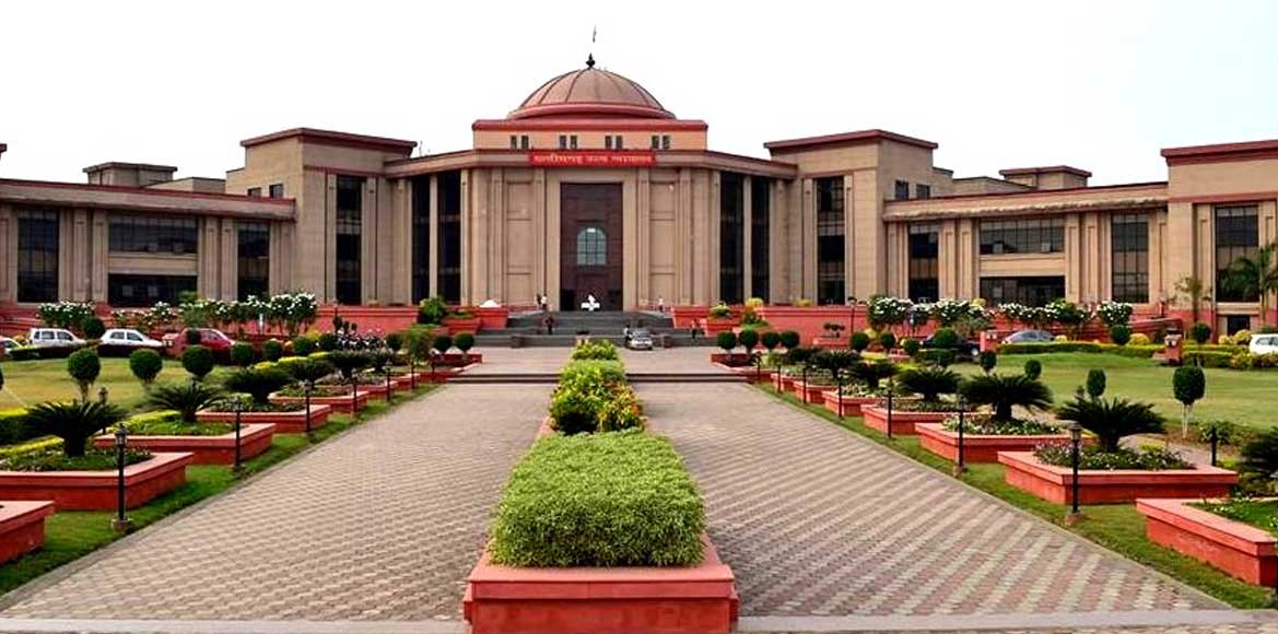 हाईकोर्ट ने गीता को पाठ्यक्रम में शामिल करने की याचिका को ले... - CG Sandesh