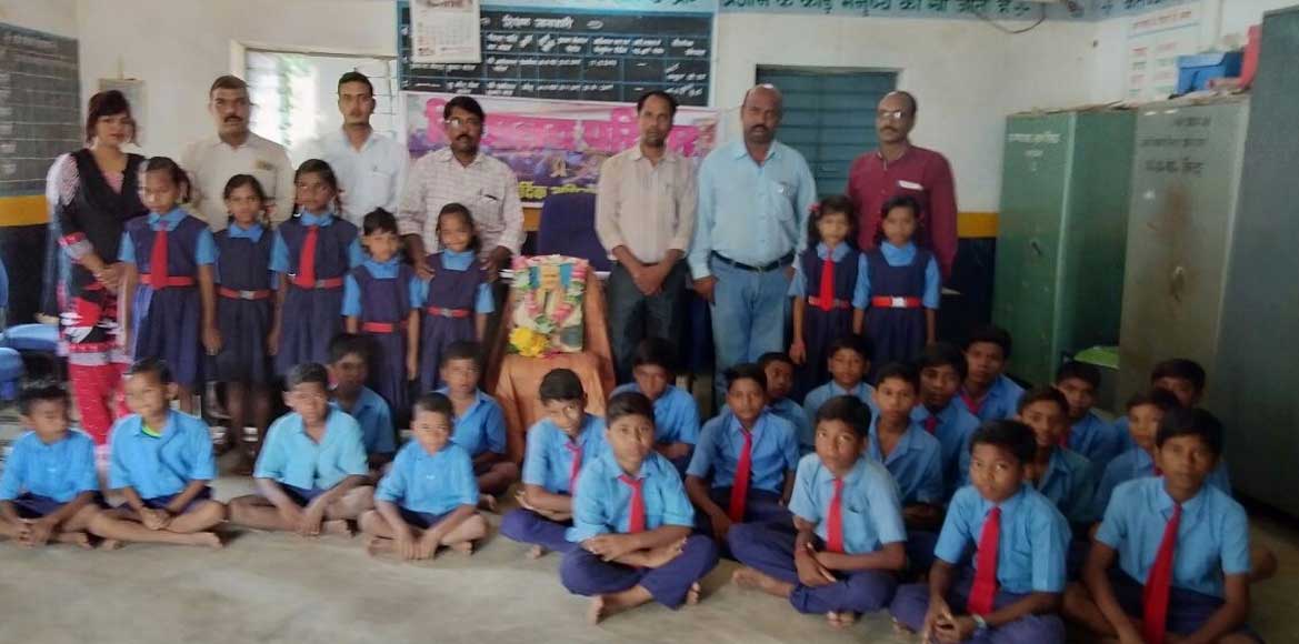 पिरदा में पूर्व प्रधानमंत्री अटल बिहारी वाजपेयी को शोकसभा आयोजित कर श्रद्धांजलि अर्पित की गई