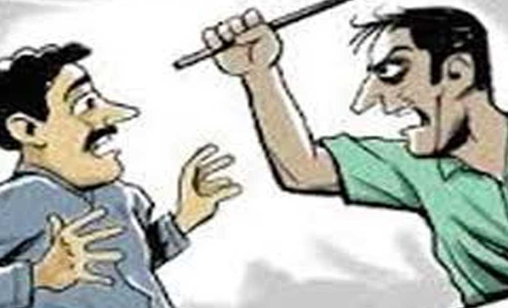 पार्षद का गला दबाकर डंडे से मारपीट, जानिये क्या है पूरा मामला