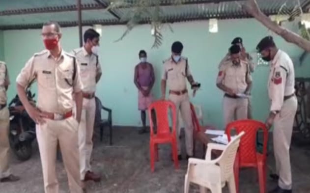छत्तीसगढ़  : घर में घुसकर 5 हथियार बन्द लोगों ने की डकैती, लाखों के गहने-जेवर पार..पीड़ित को भी ले गए थे अपने साथ..!