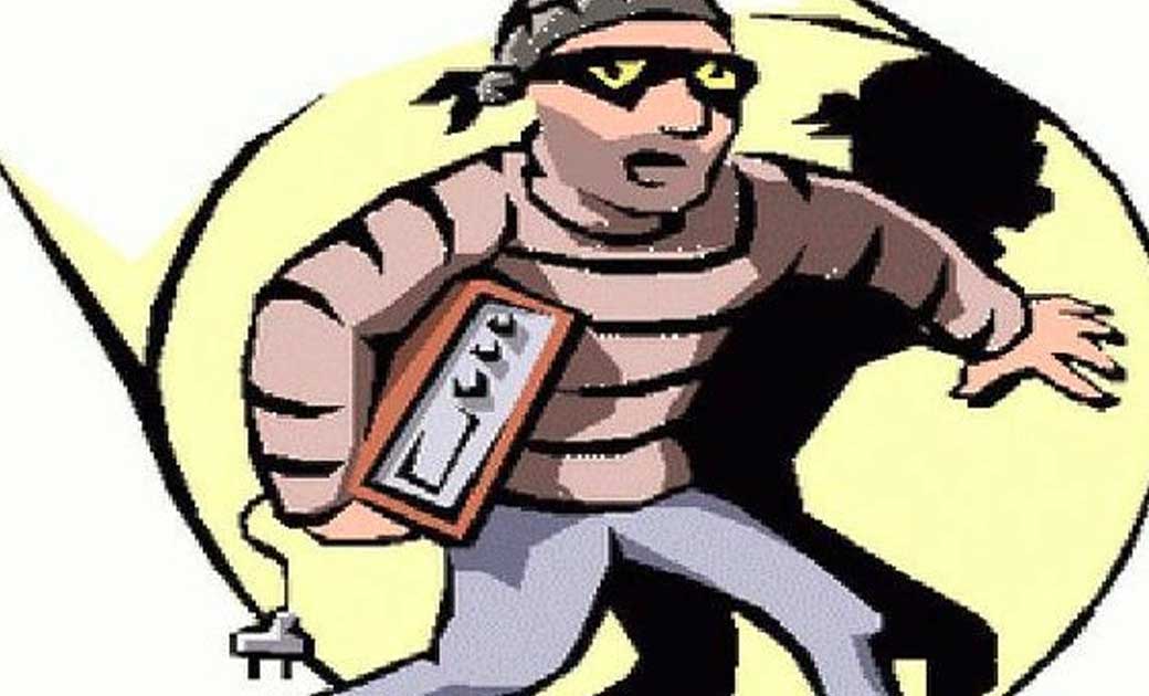 स्कूल से कम्प्यूटर और प्रोजेक्टर को चोरी.