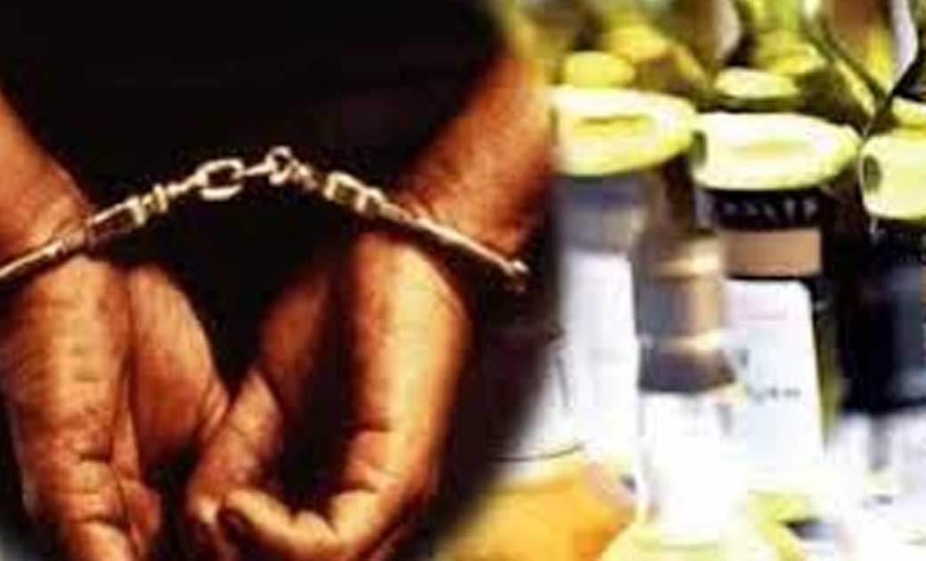 17 लीटर महुआ शराब जप्त.