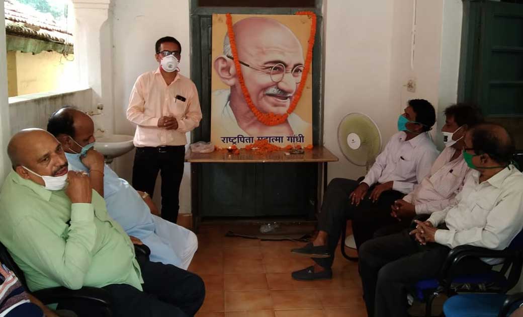 जिला कुष्ठ कार्यालय में राष्ट्रपिता महात्मा गांधी जी की मनाई... - CG Sandesh