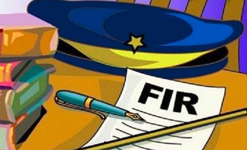 बल्ब कौन ले गया है कहने पर पड़ोसी ने महिला के साथ की मारपीट.