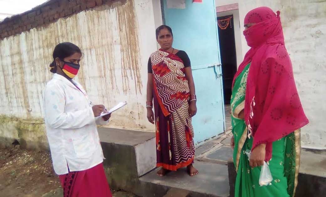 कोराना सघन समुदायिक सर्वे अभियानः  घर-घर जाकर ले रहें स्वास्... - CG Sandesh