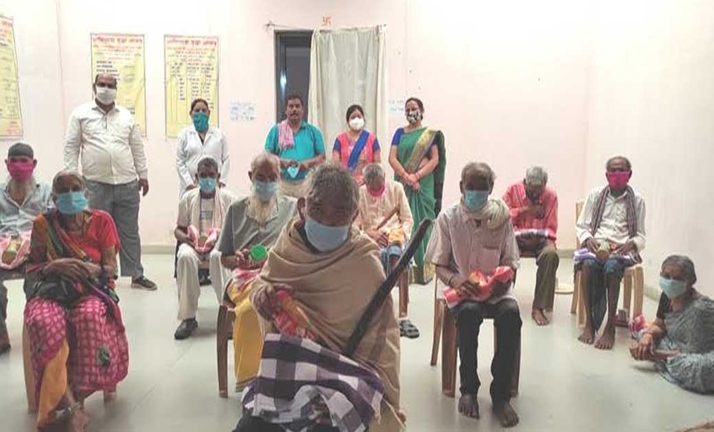 अंतर्राष्ट्रीय वृद्धजन दिवस :  बुजुर्गों के सीख और अनुभव से ... - CG Sandesh