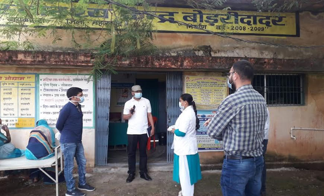 गाँव में जाकर चिकित्सक कर रहे हैं निरीक्षण - CG Sandesh