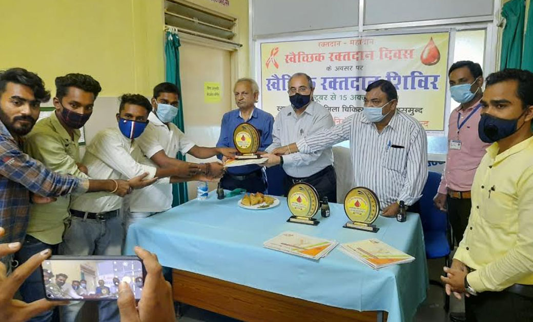 जिला स्वास्थ्य ने किया रक्तदान दाताओं का किया सम्मान - CG Sandesh