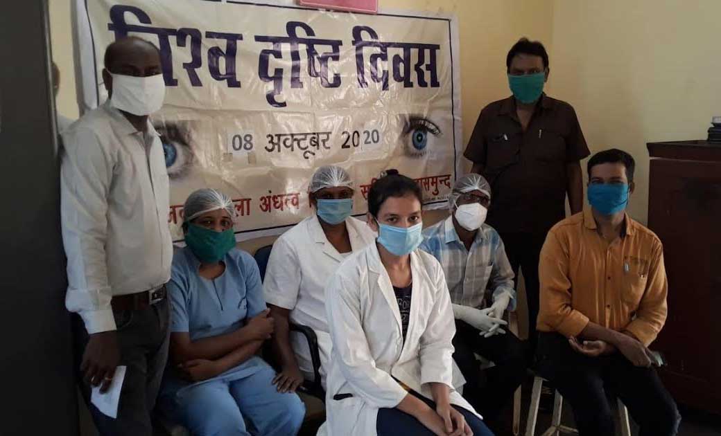 सोशल डिस्टेन्स में जिला चिकित्सालय में मनाया गया विश्व दृष्ट... - CG Sandesh