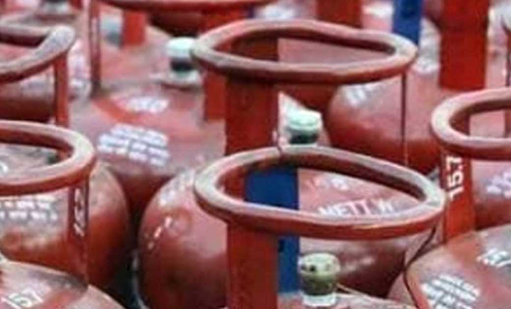 घरेलू गैस सिलेंडर का व्यावसायिक उपयोग करने पर 5 सिलेंडर जप्त... - CG Sandesh