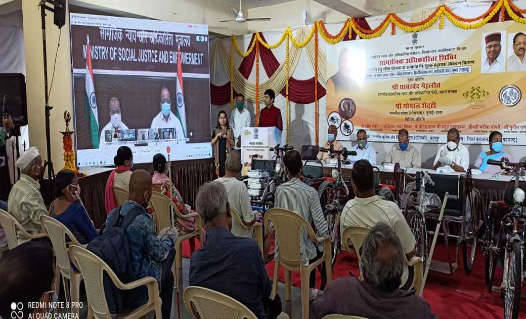थावरचंद गहलोत ने दिव्यांगजनों में सहायता उपकरणों और मददगार च... - CG Sandesh