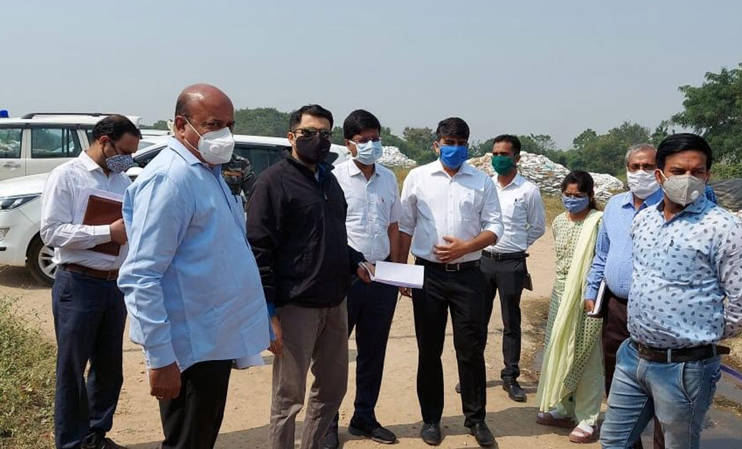 कलेक्टर ने किया सहकारी समितियों का आकस्मिक निरीक्षण - CG Sandesh