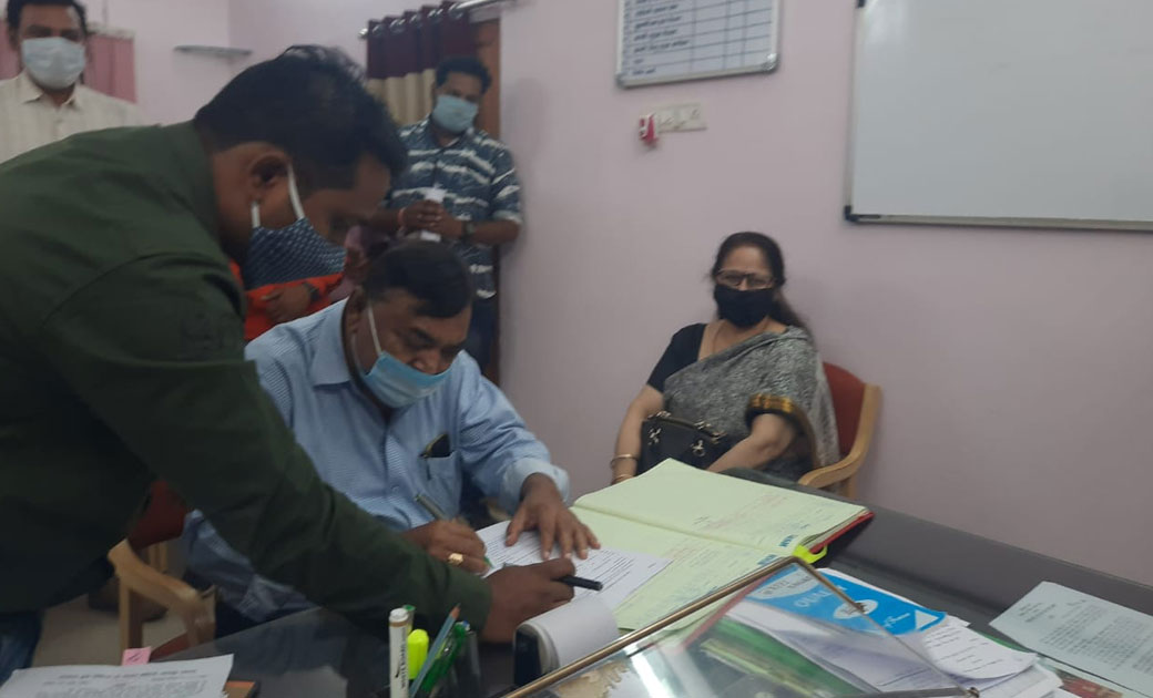 महासमुंद : सीएमएचओ का पदभार लिया डाॅ. मंडपे ने, कहा कोविड कं... - CG Sandesh