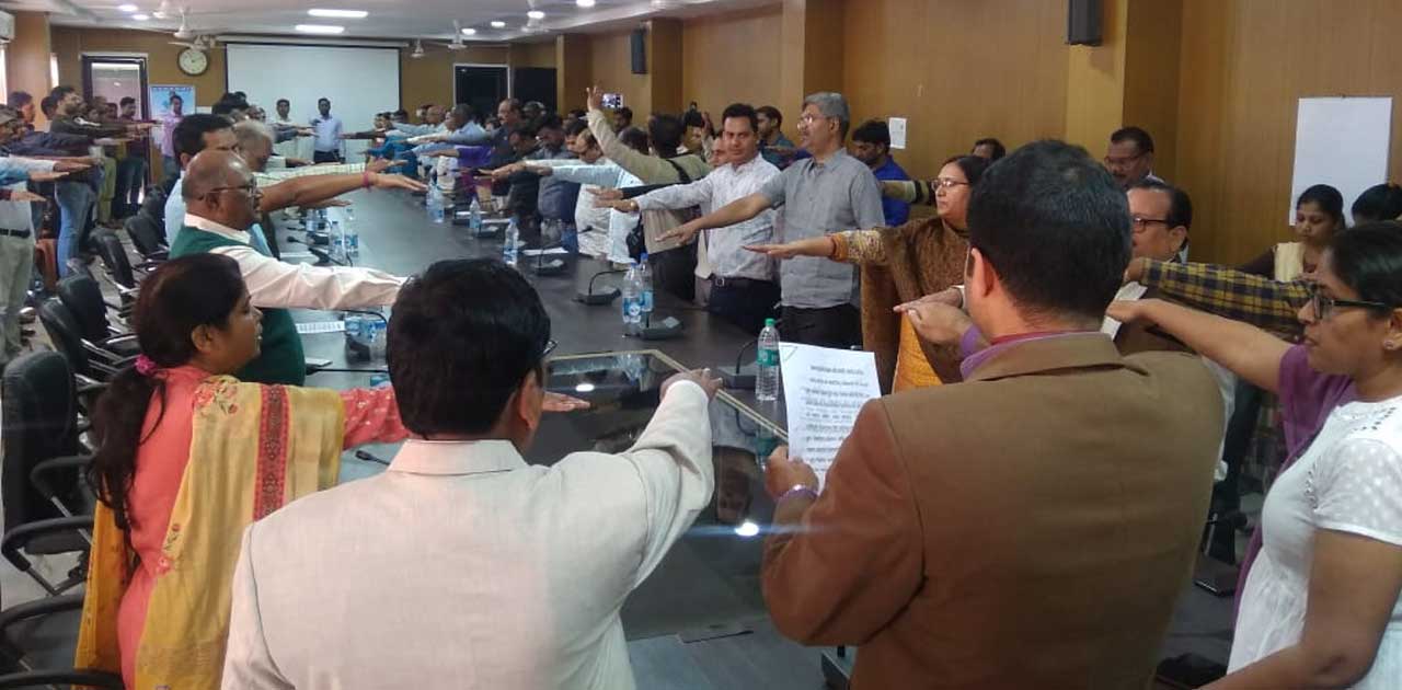 शपथ लेकर मनाया गया राष्ट्रीय मतदाता दिवस - CG Sandesh