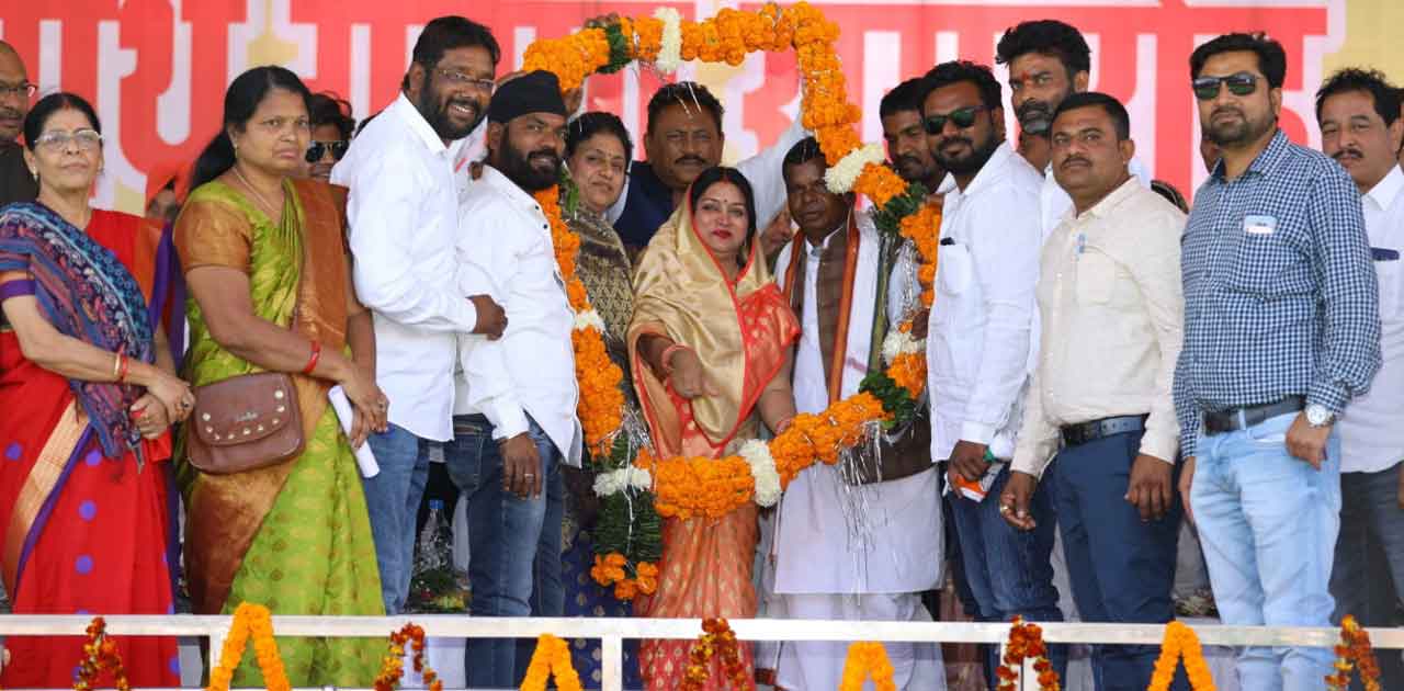 कलेक्टर ने दिलाया नगर पालिका अध्यक्ष व उपाध्यक्ष को शपत,  नहीं आएं मुख्यमंत्री