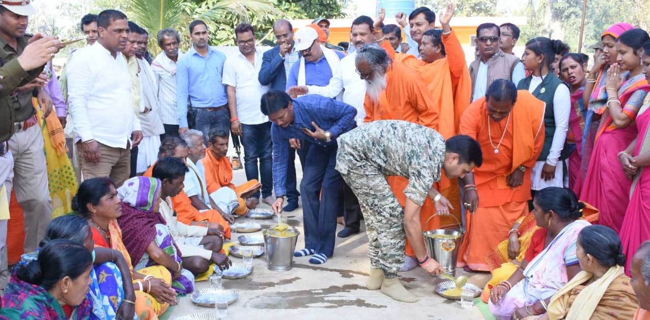 कलेक्टर, एसपी ने किया मेला स्थल का निरीक्षण, भंडारा मे परोसा भोजन