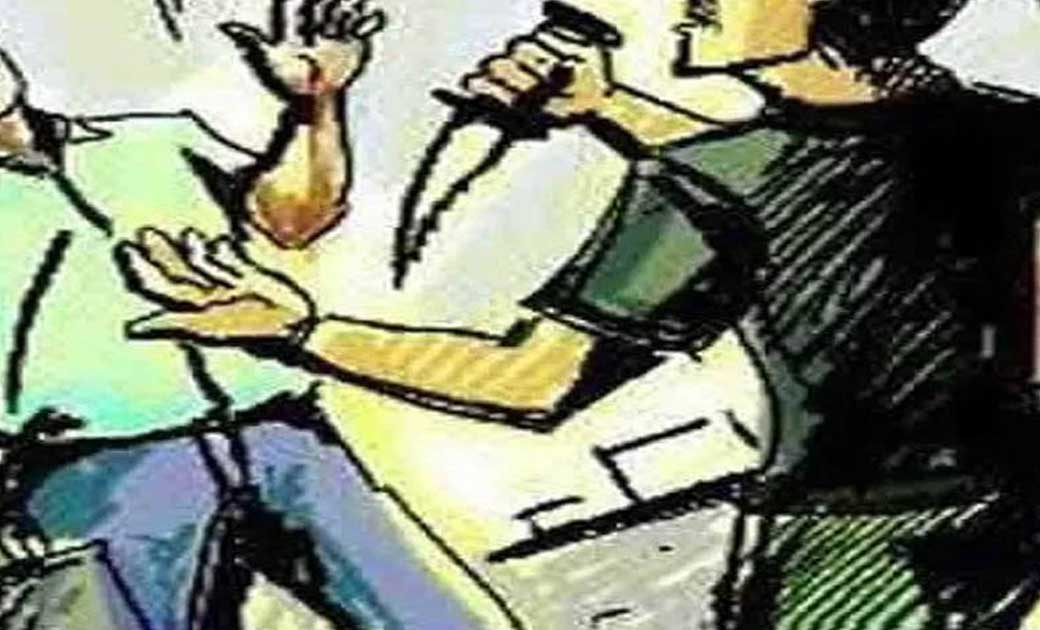 बसना : पुरानी रंजिश के चलते अस्पताल के कर्मचारी ने अपने साथी... - CG Sandesh