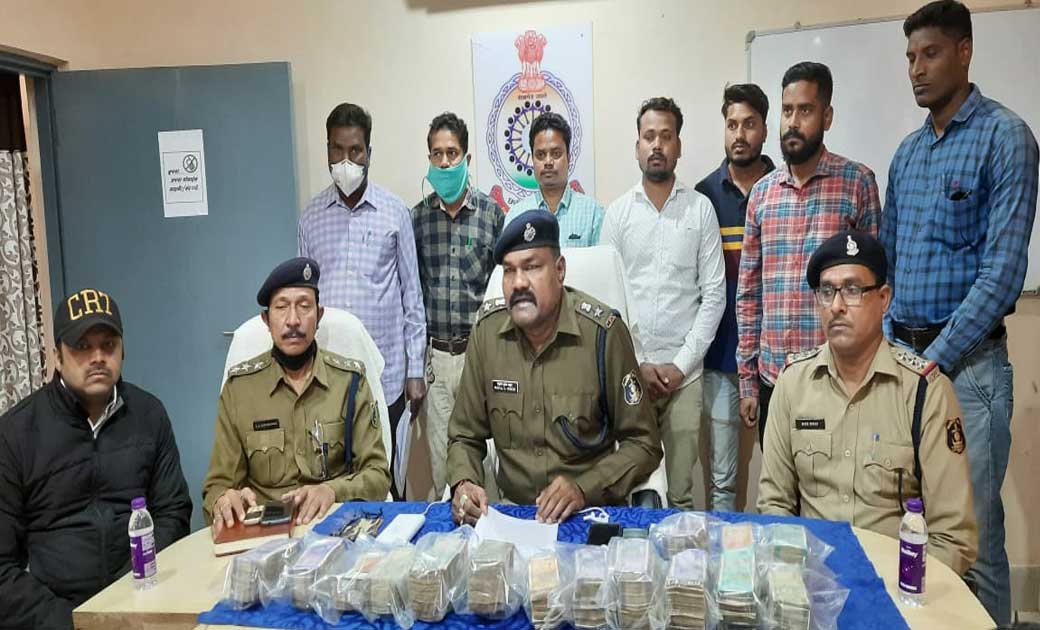 मध्य प्रदेश में निर्मित 34 पेटी अंग्रेजी गोवा, व्हीस्की शराब... - CG Sandesh