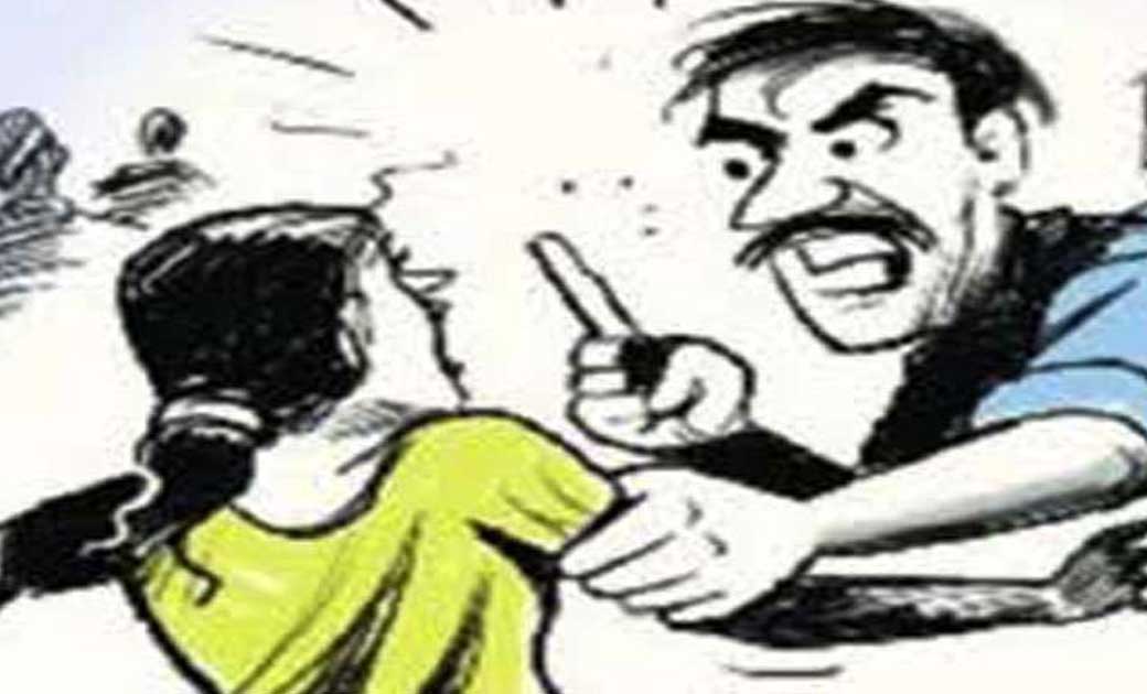 महासमुंद : चारी चुगली करती है घर के बारे में दुसरो को बताती है कहकर पड़ोसी से मारपीट.