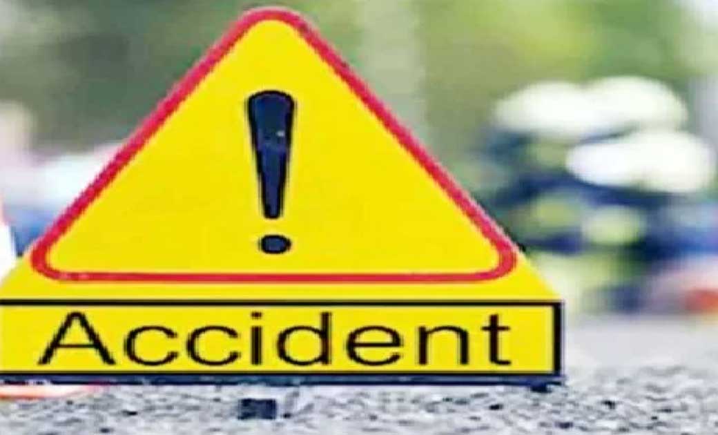 महासमुंद : ट्रेक्टर की ठोकर से कार क्षतिग्रस्त, मामला दर्ज.