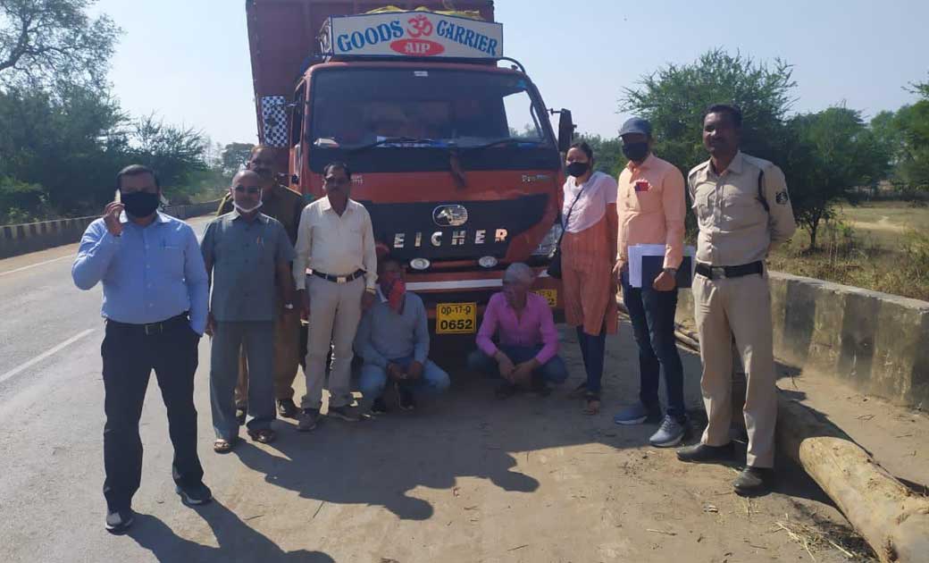 ज़िले में धान ख़रीदी शुरुआत दिन,धान का अवैध परिवहन करते ट्रक... - CG Sandesh