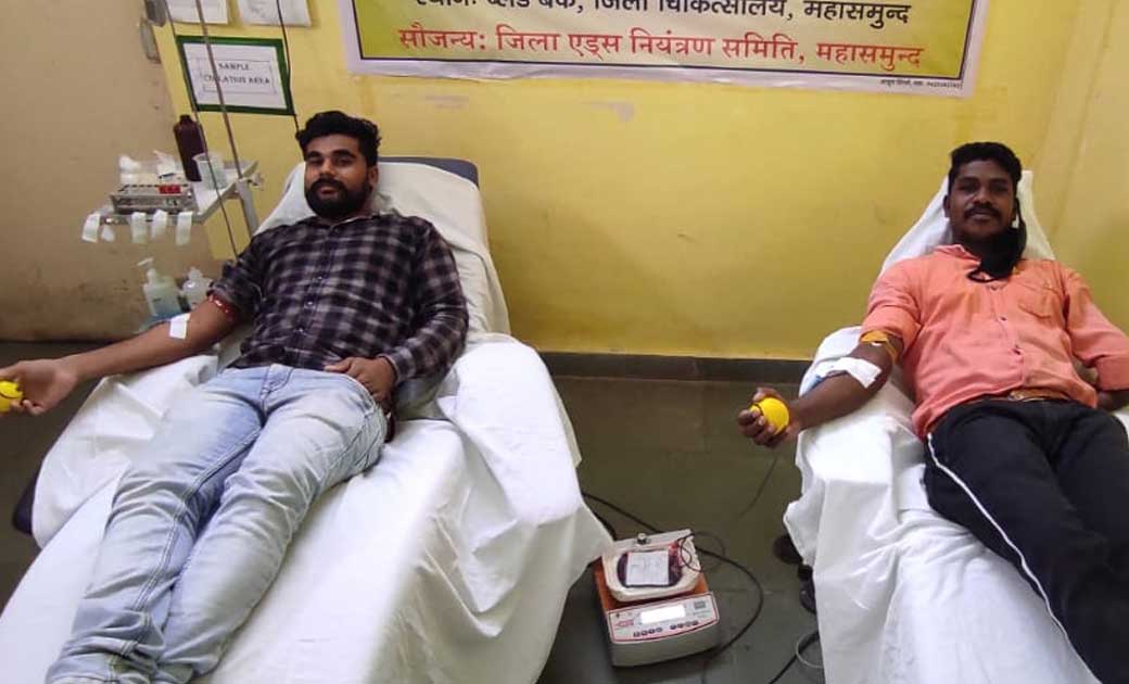 महासमुंद : बेलसोंडा  की सरपंच विकास के साथ साथ रक्तदान के लि... - CG Sandesh