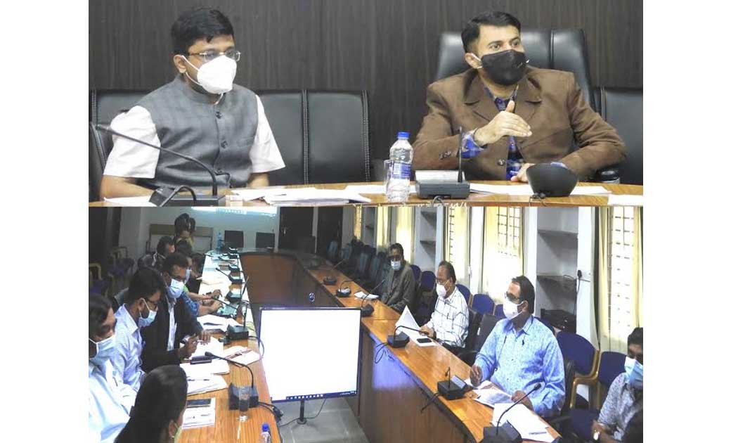 महासमुंद : कलेक्टर गोयल ने कोविड19 टीकाकरण के संबंध में ली अ... - CG Sandesh