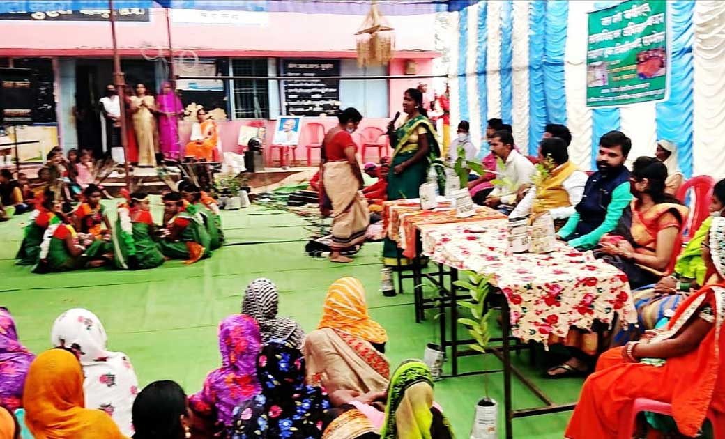 ग्रामीण क्षेत्र के आदिवासियों को वनाधिकार पट्टा दिलाने मेरा ... - CG Sandesh