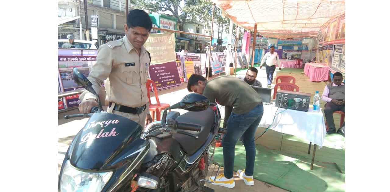 पॉल्यूशन जांच करने जिलेवासियों के पास नही है लाईसेंस, यातायात ने धमतरी वासी से लगवाया शिविर