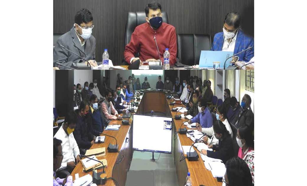 महासमुंद : कलेक्टर की अध्यक्षता में समय-सीमा की बैठक : शीतलह... - CG Sandesh