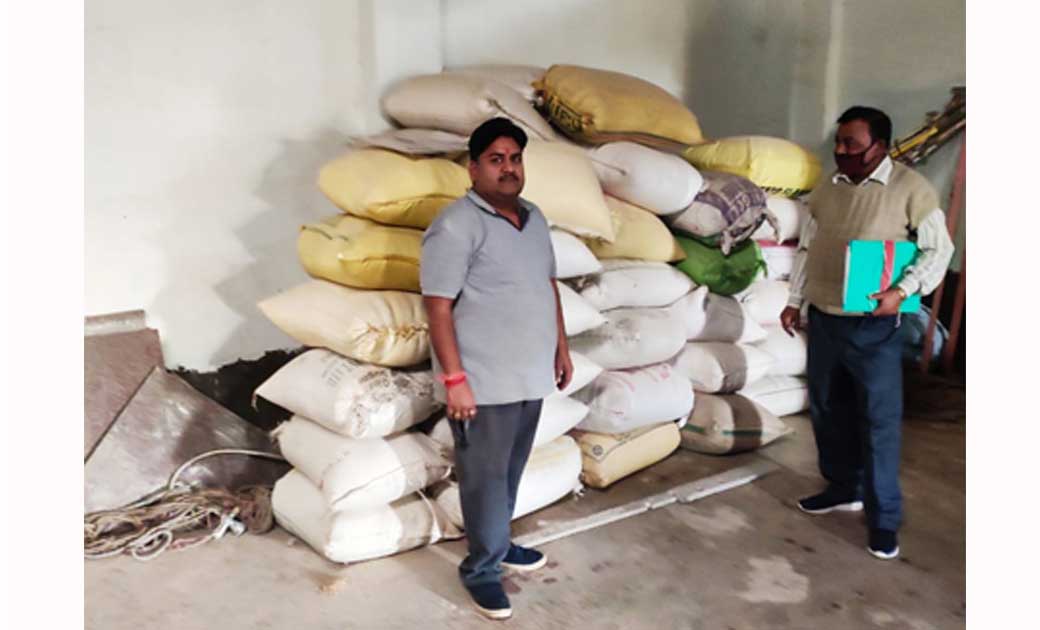 महासमुंद : अवैध रूप से धान का भंडारण करने वाले 7 लोगों पर का... - CG Sandesh