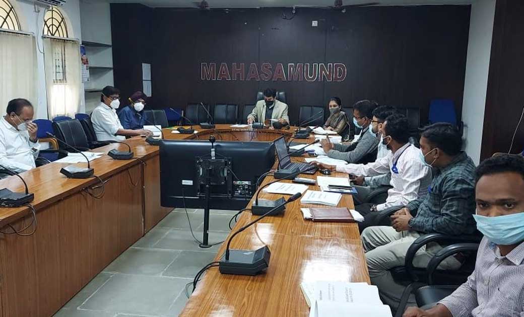 महासमुंद : जिले में 08 हजार 700 कोरोना योद्धाओं को टीके लगाक... - CG Sandesh