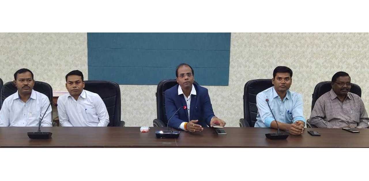 मनरेगा में लोगों को रोजगार उलब्ध कराएं-सीईओ