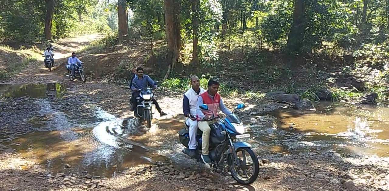सीईओं ने किया अतिसंवेदनशील क्षेत्रों में संचालित विकास कार्यो का निरीक्षण