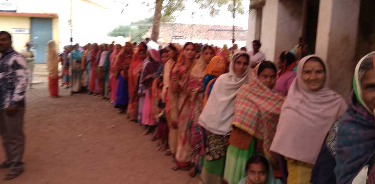 सुबह से मतदान केन्द्रों में उमडी भीड़, युवा,बुजुर्ग महिलाओं ए... - CG Sandesh