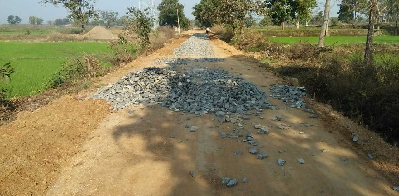 सड़क निर्माण कार्य में घोटाला ही घोटाला - CG Sandesh