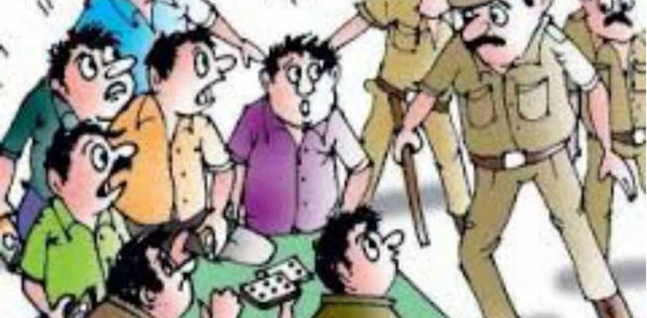 जुआ खेलते जुआरियों का धर दबोचा गया - CG Sandesh